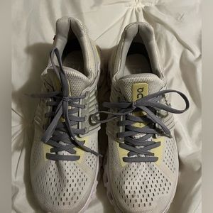 On clouds size 7.5 white yellow and grey nice comfy shoes